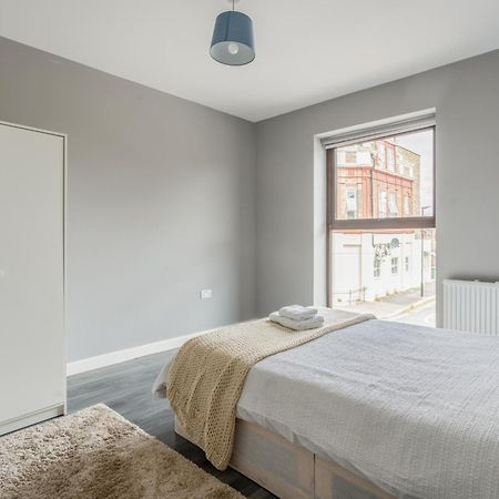 Modern Double Room With Shared Bathroom Londen Buitenkant foto