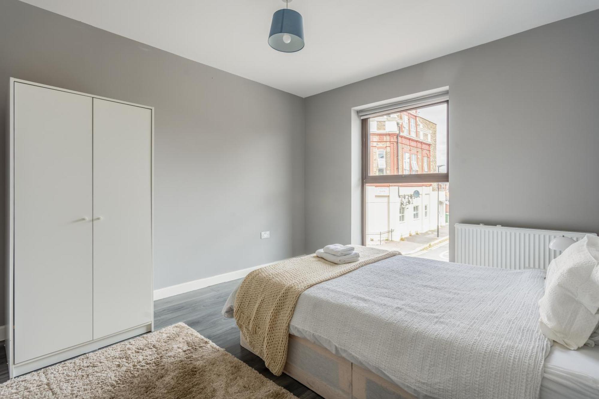 Modern Double Room With Shared Bathroom Londen Buitenkant foto