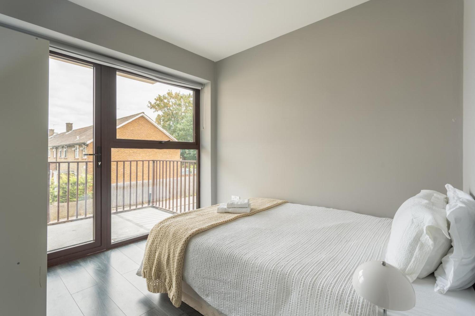 Modern Double Room With Shared Bathroom Londen Buitenkant foto